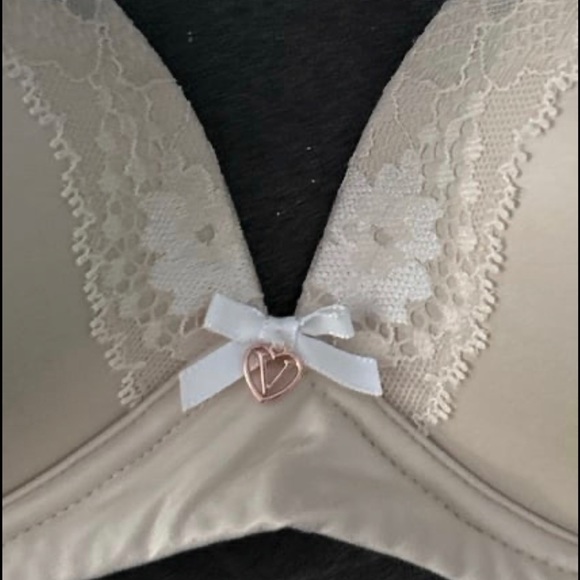 Victoria’s Secret No Underwire Body By Victoria Bra 32D - Picture 2 of 14